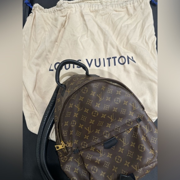 Selling an authentic Louis Vuitton Palm Spring MM Monogram backpack. - Picture 7 of 13